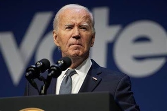 Biden po pritiskih odstopil od predsedniške kampanje