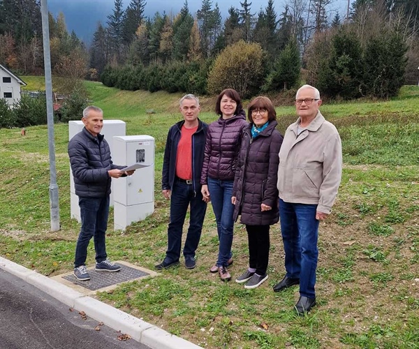 Družina Fužir, ki ji je lani deroča Meža odnesla dom, kmalu do nove hiše