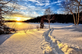 Močan veter in belo božično jutro po dolgem času